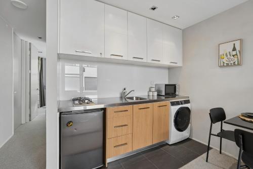 Central Queenstown Retreat | Walk to Town Centre - image 9