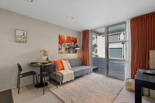 Central Queenstown Retreat | Walk to Town Centre - image 5