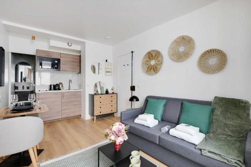 Kitchen, Peaceful Studio -2P- Moulin Rouge in Montmartre