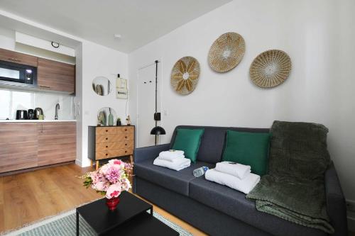 Kitchen, Peaceful Studio -2P- Moulin Rouge in Montmartre