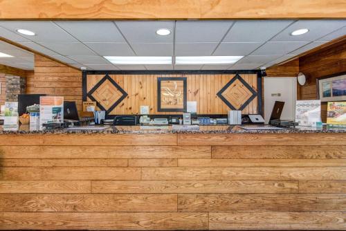 Quality Inn Creekside - Downtown Gatlinburg - image 34