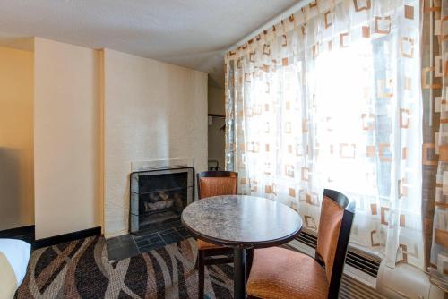 Quality Inn Creekside - Downtown Gatlinburg - image 26