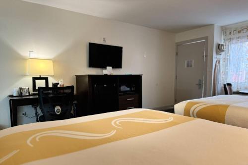 Quality Inn Creekside - Downtown Gatlinburg - image 24