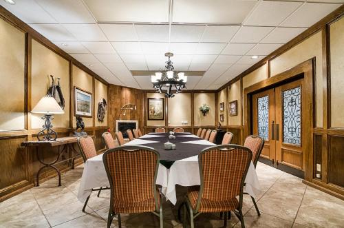 Clarion Inn Garden City - image 22