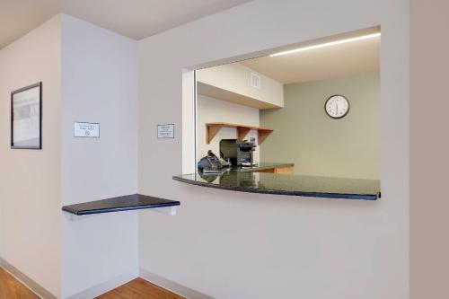 ردهة, WoodSpring Suites Columbus Easton in Strawberry Farms