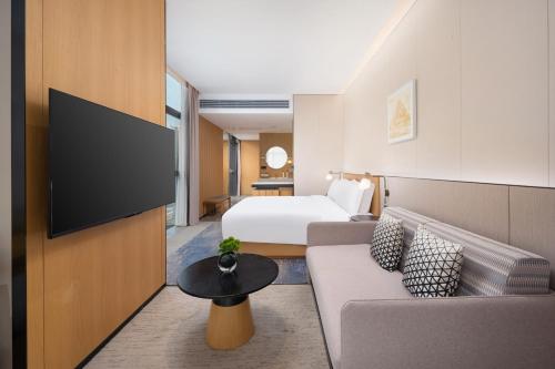 Hilton Garden Inn Shenzhen Nanshan Science & Technology Park Room Type - Standard King Room 