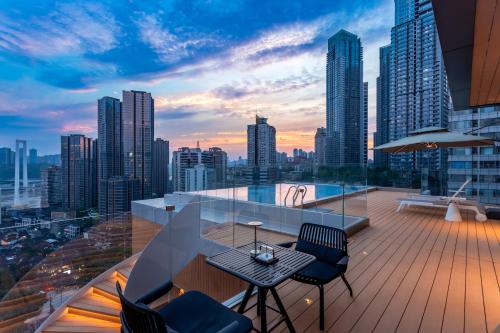 Chongqing Jiefangbei Pedestrian Street Intercity Hotel - image 5