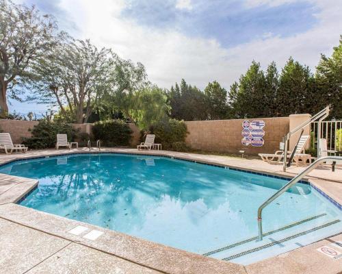 Comfort Suites Palm Desert I-10 - image 43