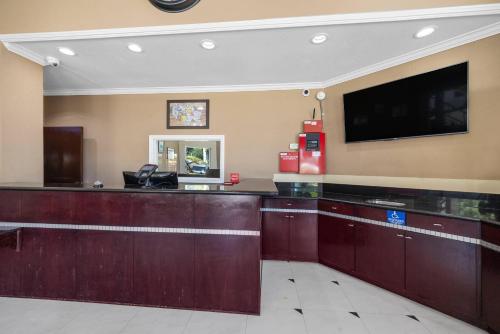 Econo Lodge Inn & Suites Fallbrook Downtown in Fallbrook, USA