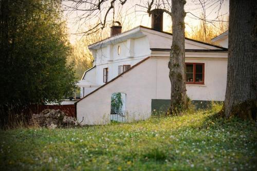 The Peach House at Bernshammar Manor