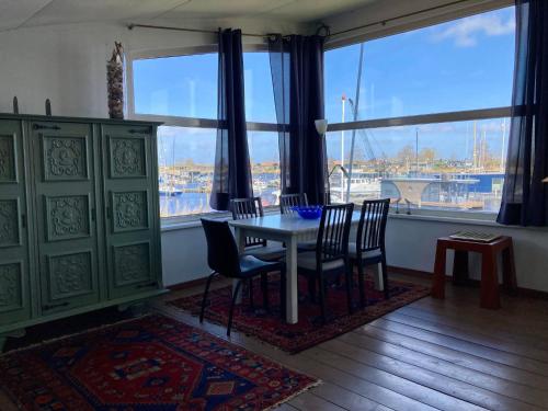 Einrichtungen, Unique lakeside house with sauna and panoramic harbour views 5 guests in Dongeradeel