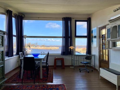 Einrichtungen, Unique lakeside house with sauna and panoramic harbour views 5 guests in Dongeradeel
