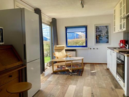 Unique lakeside house with sauna and panoramic harbour views 5 guests in Dongeradeel