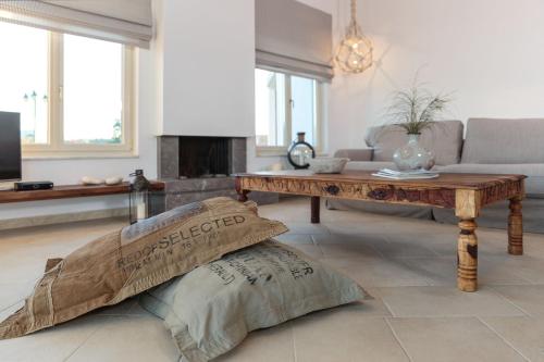 Belvedere Beachfront Villa - image 6