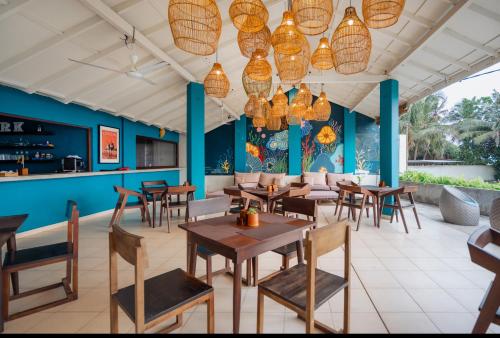 Shangrela Beach Resort by ARK in Хиккадува