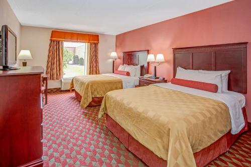 2 queen beds