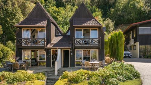 Walk to town 39B Alpine Chalet - image 11