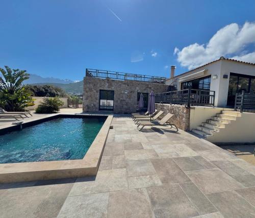 Villa casa Luna piscine chauffée vue mer proche centre et plage de Calvi