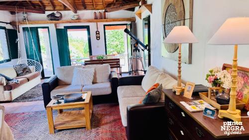 Koplietošanas atpūtas telpa ar TV, Casa da Serreta by PontaNegraAzores in Serreta