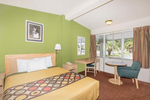 1 queen bed