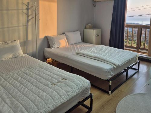 2 double beds