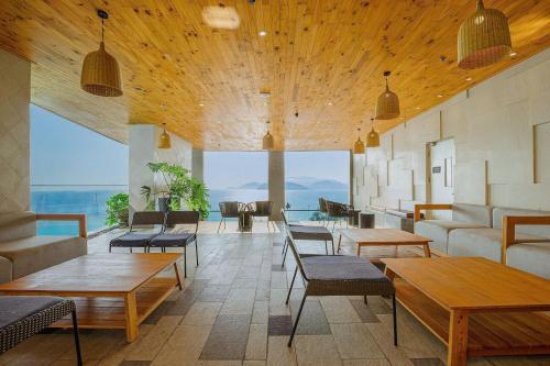 Panorama Beach Central Square Residences - image 2