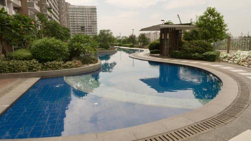 Swimming pool, Sofia's Crib Condo in Satori, Pasig - Free Parking in Santolan