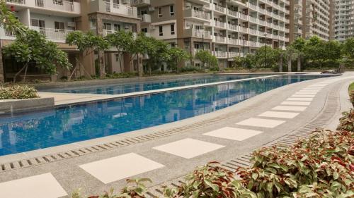 Swimming pool, Sofia's Crib Condo in Satori, Pasig - Free Parking in Santolan