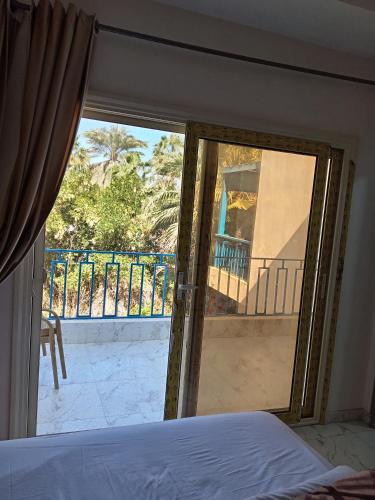 A two-room chalet in the village of Lale Land, Mirage Bay, Ecopark 3