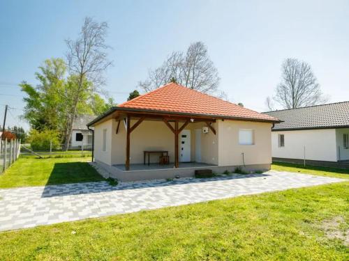 1007 - Rutland Ház Balatonkeresztúr – khách sạn tại Balatonkeresztur