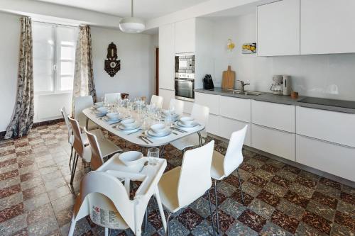virtuve, Maison Caron Jardin, spacieuse et familiale in Les Landes-Genusson