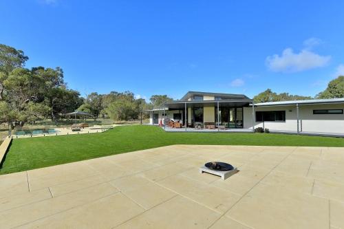 Peaceful Country Escape with Pool Spa Fireplace in Herron