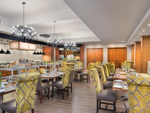 Restaurant, ANEW Resort Hunters Rest Rustenburg in Rustenburg