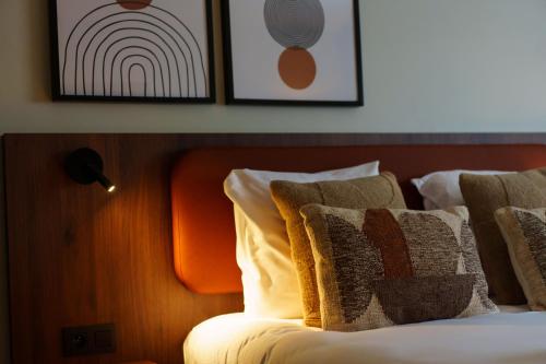 1 double bed, 2 twin beds