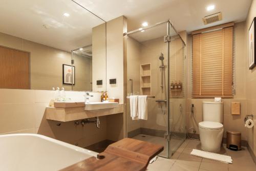 room detail thumbnail 2