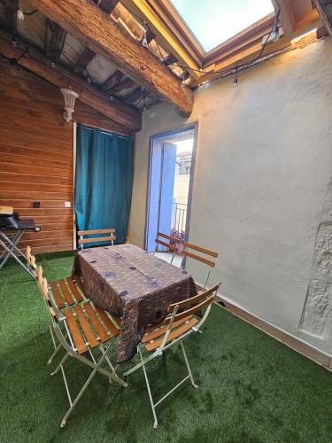 Maison de ville dans le coeur historique de Marseillan avec clim et terrasse couverte - Location saisonnière - Marseillan