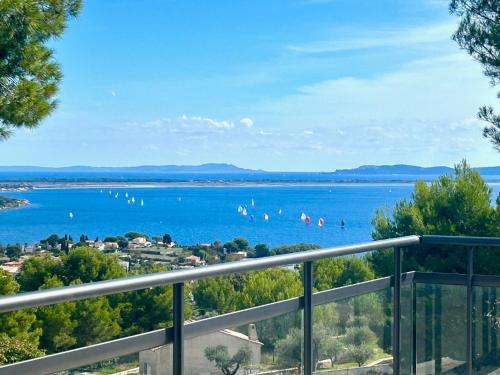 Résidences des Peyrons vue mer et les Iles d'Or