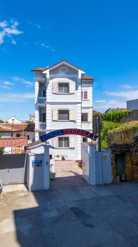 Hotel Shkodra L - Shkoder Hotel Shkodra L - Shkoder