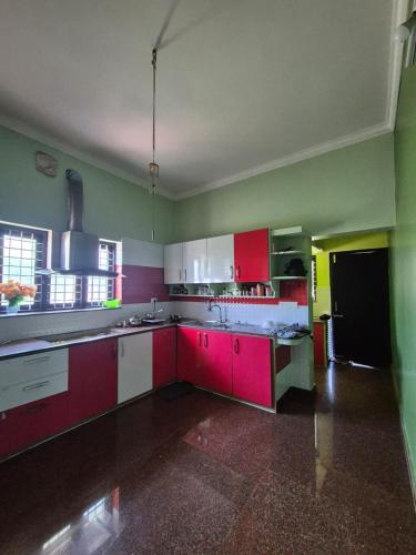 m² 4 guļamistaba, 4 privāta vannas istaba Māja Čalakudi
 (Meadowell homestay) in Čalakudija