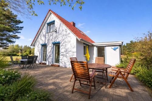 Ferienhaus am Nationalpark, Fischland Darß Zingst, großer Garten, Kamin, Terrasse, 3 SZ – khách sạn tại Fuhlendorf