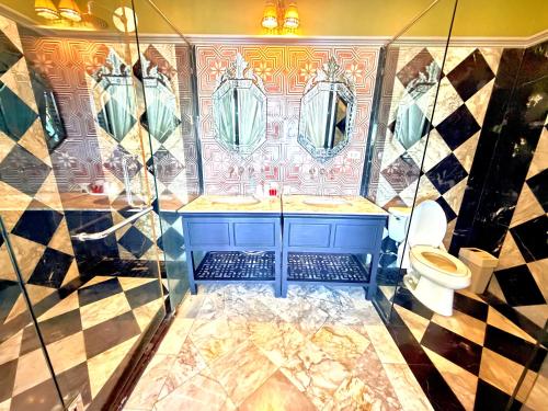 room detail thumbnail 2