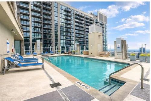 Midtown Atlanta 1BR Skyline Balcony Corner Suite by Piedmont Park LuxePad