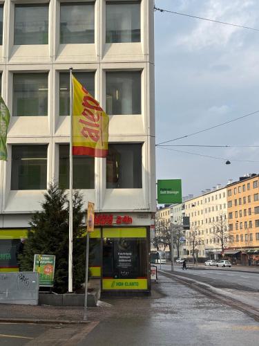 Shops, Authentic & Personal Flat in Trendy Toolo in Meilahti