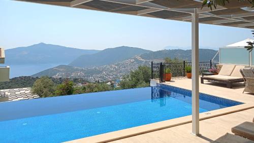 Kalkanda sonsuzluk havuzlu villa – khách sạn tại Saribelen