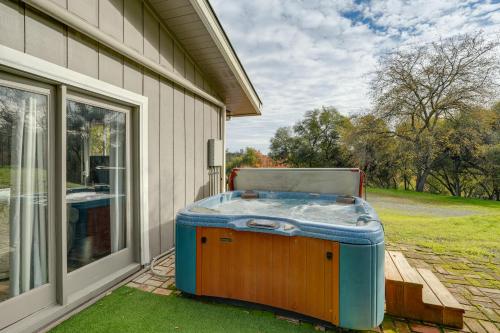 . Sweeping Views! Charming Home Near Dtwn Jamestown