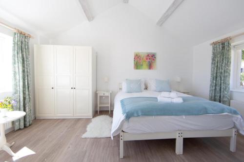 Iekārtas, 2 Bed in Upper Vobster oc-c39495 in Mells