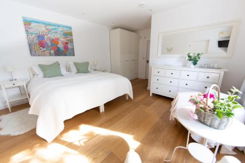 Iekārtas, 2 Bed in Upper Vobster oc-c39495 in Mells