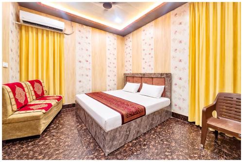 !!Hotel NMO Near Shree Ramjanam Bhumi Temple 1KM!!