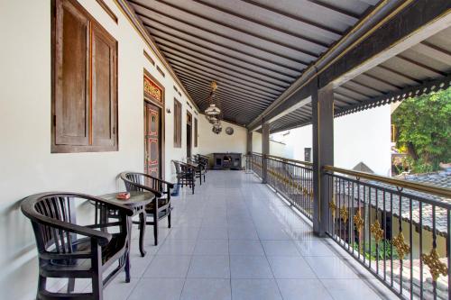 Facilities, Hotel O near Kampung Batik Kauman formerly Chakra Homestay near National Press Monument