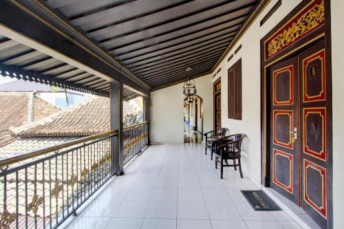 View, Hotel O near Kampung Batik Kauman formerly Chakra Homestay near National Press Monument